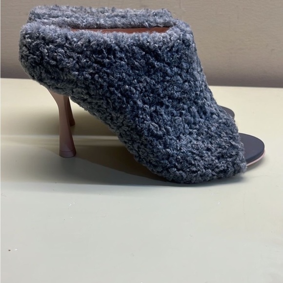 AGL MADE IN ITALY Gray Fuzzy Mules with Peep-Toe Design - Picture 2 of 8